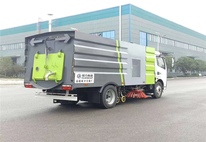 东风多利卡扫路车后侧方图片