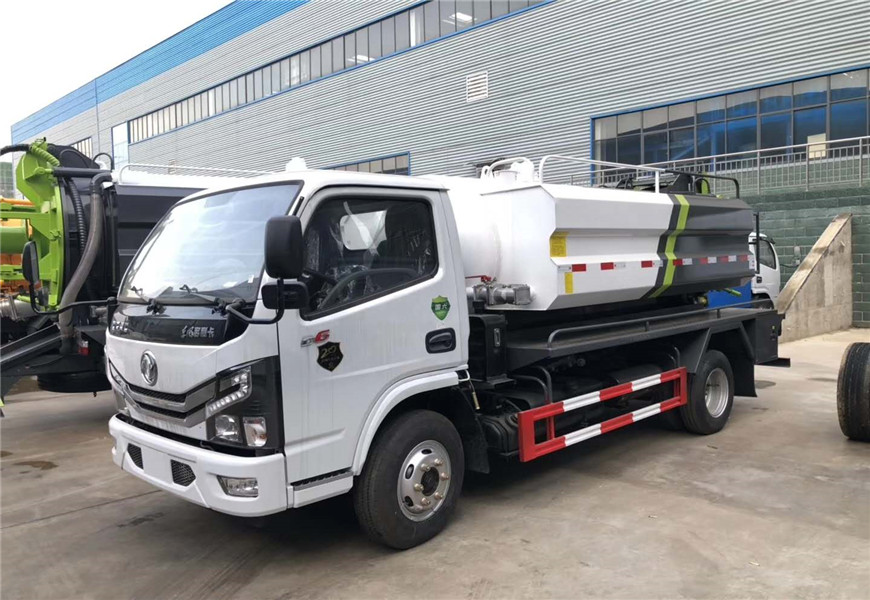 东风小多利卡清洗吸污车