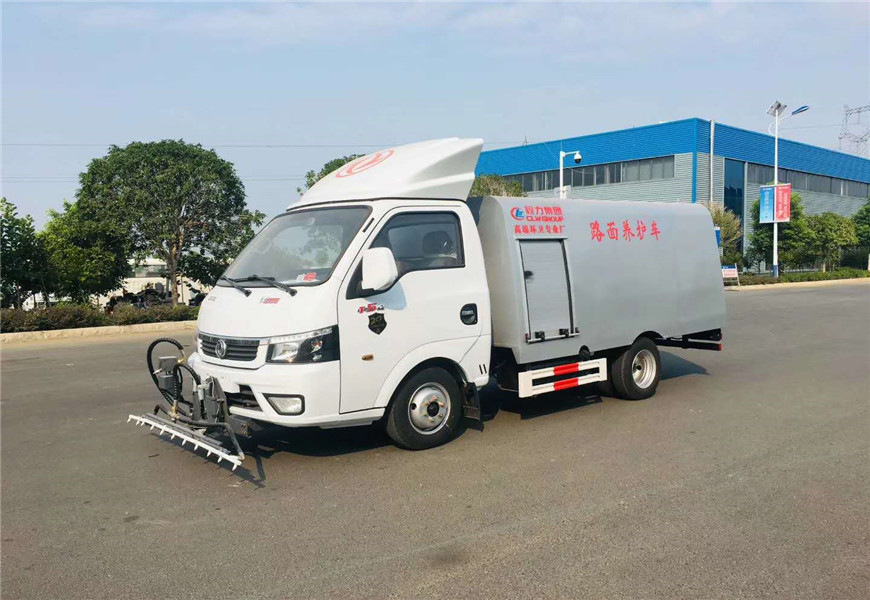 东风途逸路面养护车