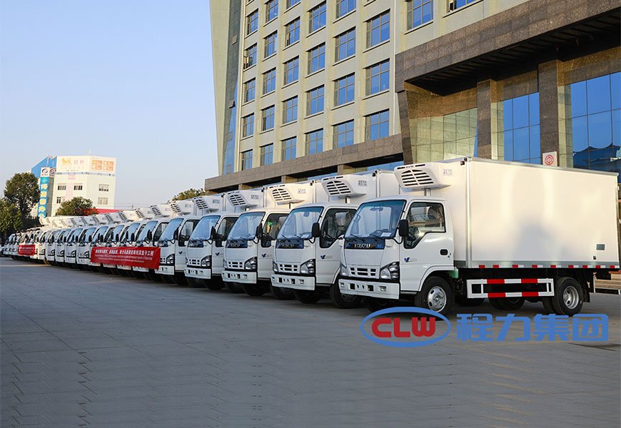 程力五十铃冷藏车批量出口乌兹别克斯坦