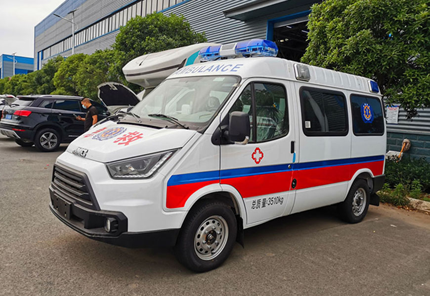 国六江铃特顺短轴中顶救护车（柴油版）