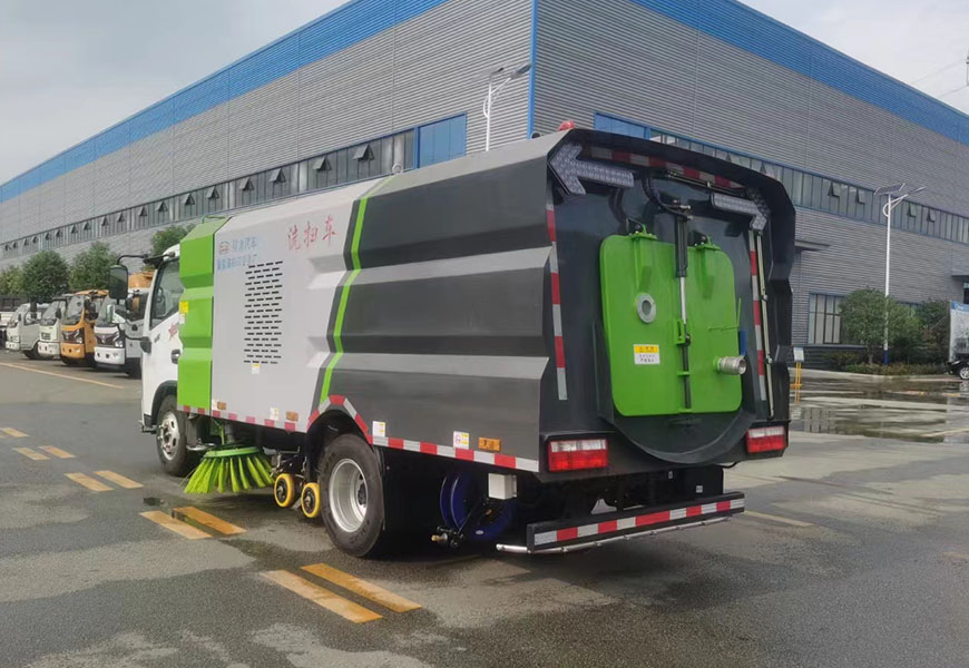 东风多利卡5方洗扫车